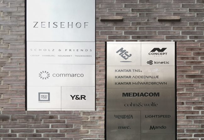 Logos des WPP-Netzwerkes im Zeisehof Ottensen