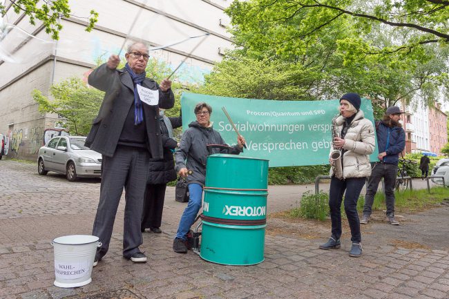 Aktion und Krach durch Pro Wohnen Ottensen am Bunker Behringstr.38 in Hamburg Ottensen am 16.5. 2019